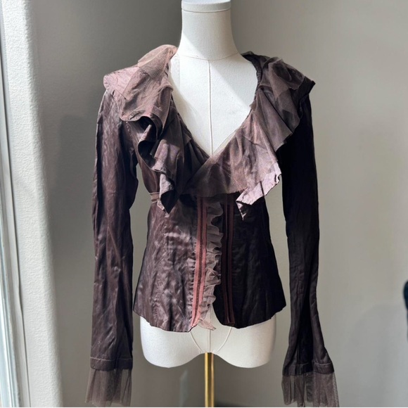 L’Officiel New Zealand Gorgeous Dark Brown Ruffle and Lace Blouse. - Picture 4 of 5